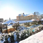 winter wedding at chateau de vallery covered in snow