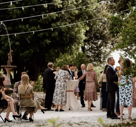 wedding ceremony at wedding venue in tuscany villa lena