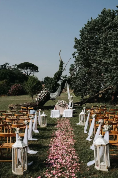 Image of wedding aisle at wedding venue Castello del Capitano delle Artiglierie