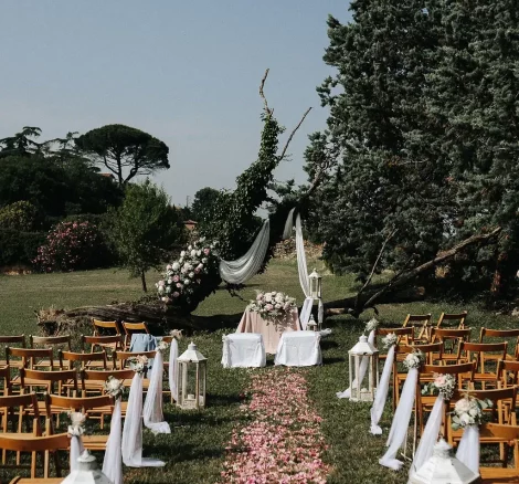 Image of wedding aisle at wedding venue Castello del Capitano delle Artiglierie