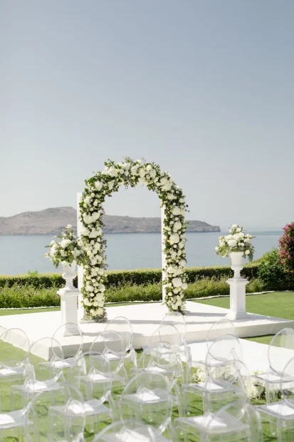 Arch at end of aisle at wedding venue Sea View by en Kipo