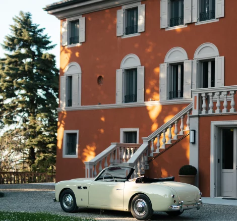 Car parked outside wedding venue Relais Roncolo 1888, Italy