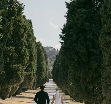 Couple walking down driveway entrance at wedding venue Relais Roncolo 1888, Italy