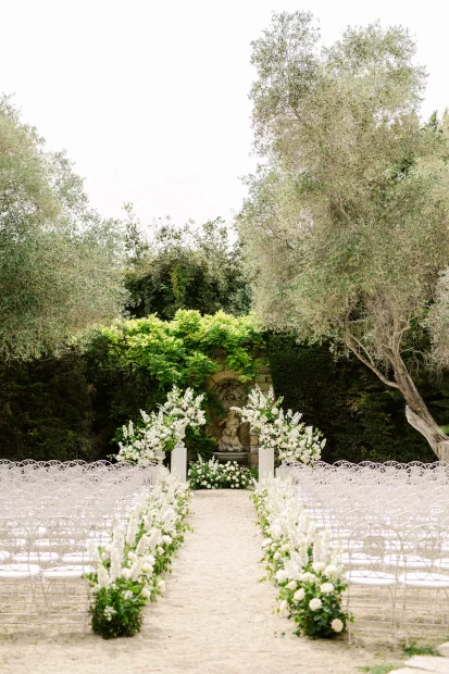 Wedding aisle at wedding venue Bastide du Roy, France