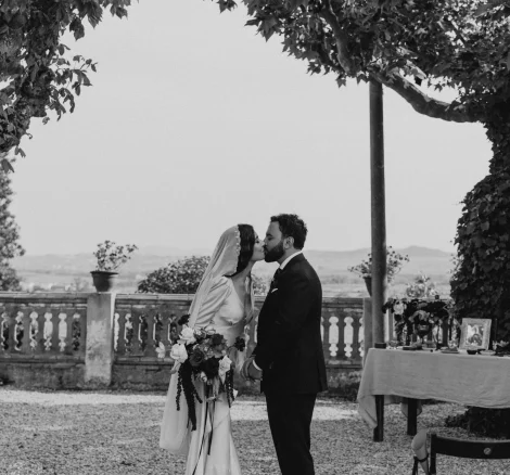 Image of married couple at wedding venue Mas Palou
