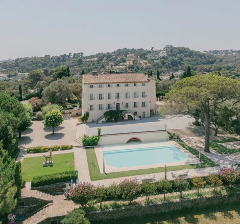 Drone shot of wedding venue Bastide du Roy, France