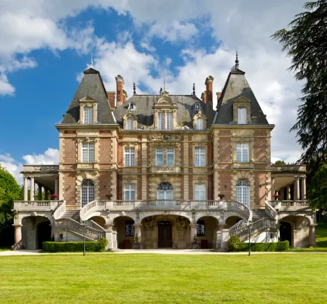 Image of Chateau at wedding venye Chateau Bouffemont