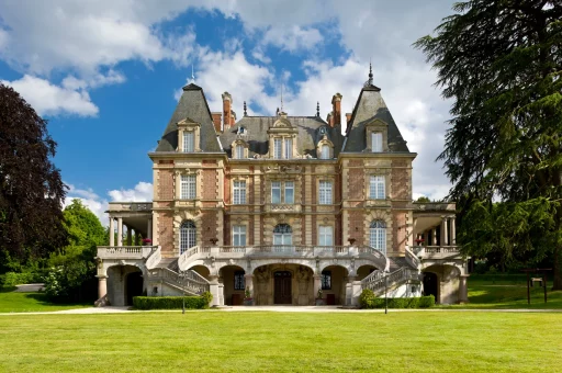 Image of Chateau at wedding venye Chateau Bouffemont