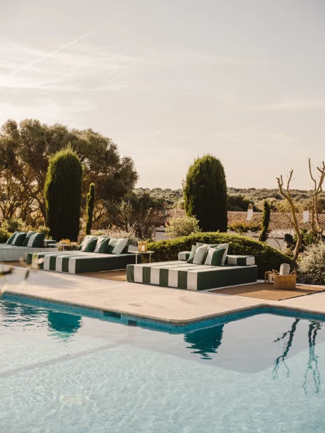 Image of pool beds at wedding venue Morvedra Nou, Spain