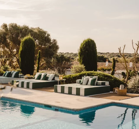 Image of pool beds at wedding venue Morvedra Nou, Spain