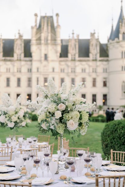 Table setting in front of wedding venue Chateau Challain