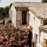 Image of flowers at wedding venue Domaine de Bonelli