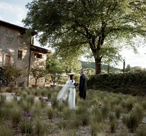 Image of couple at wedding venue Vocabolo Moscatelli, Italy