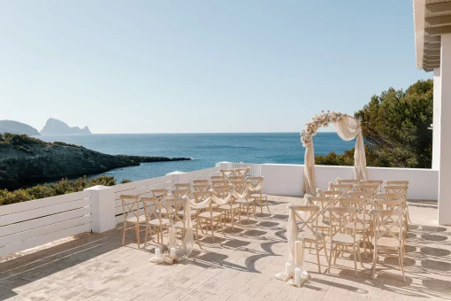 Image of aisle with view of sea at wedding venue Elixir Ibiza