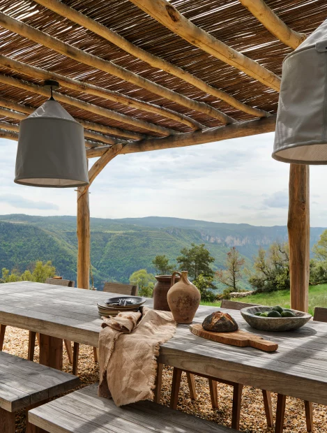 Image of table outside with views at wedding venue Almières Retreat