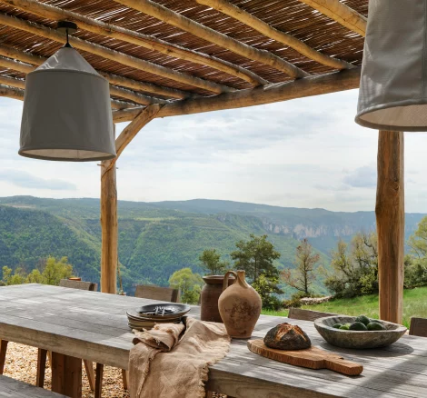Image of table outside with views at wedding venue Almières Retreat