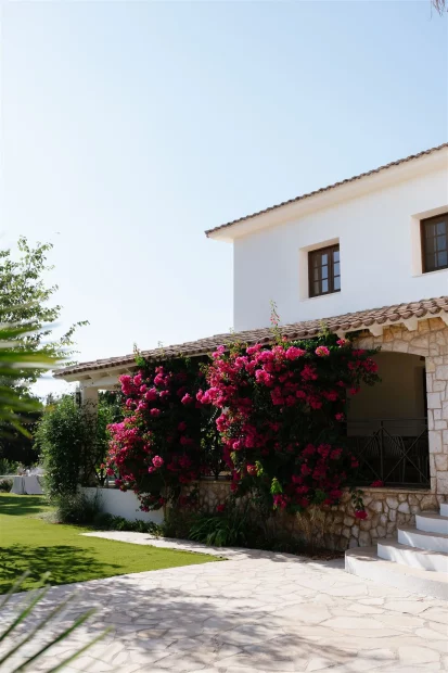 Image of flowers on wedding venue Finca La Concertista, Spain