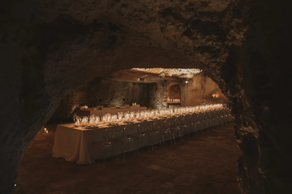 Image of wedding tables at wedding venue Masseria Alchimia