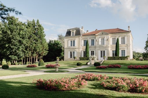 Image of front of wedding venue Château de Garde, France