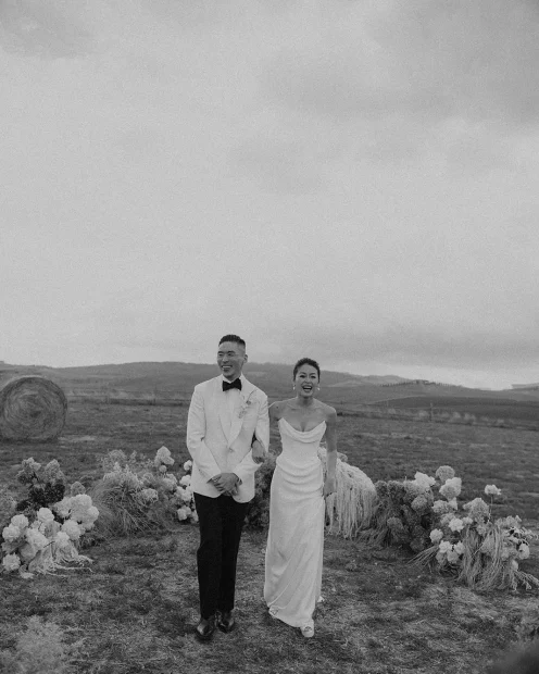 Image of married couple at wedding venue Locanda in Tuscany