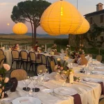 Image of tables at sunset at wedding venue Vitaleta