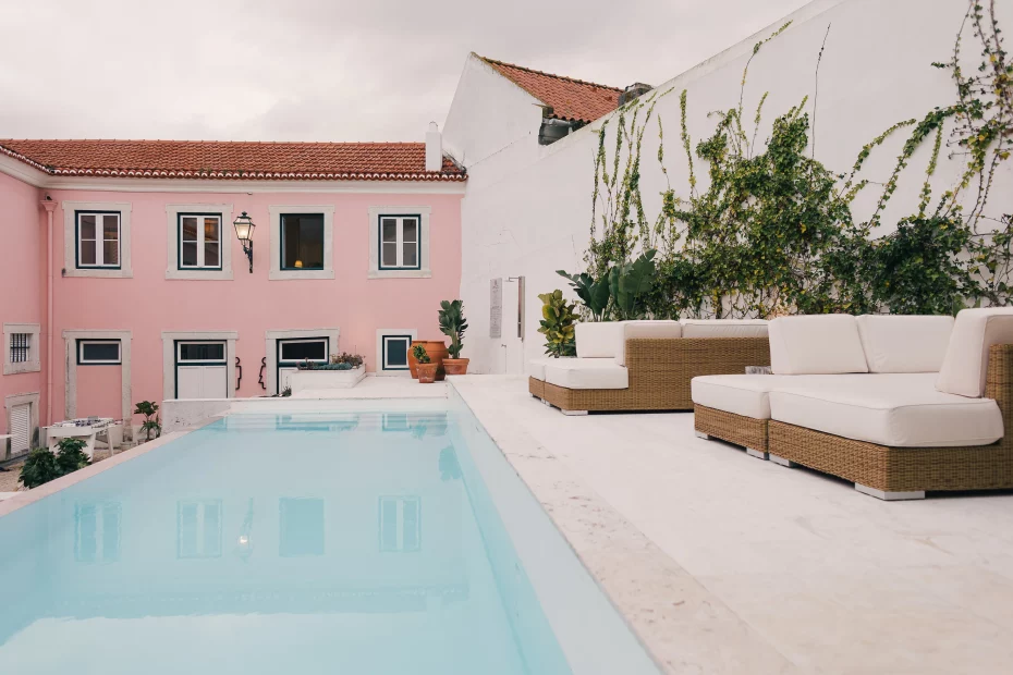 Image of wedding venue & pool at Palácio Tancos, Portugal