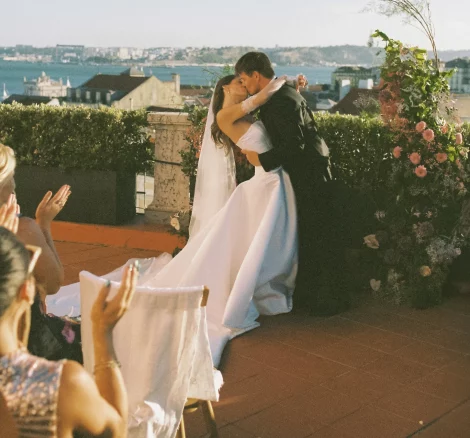 Image of married couple at end of aisle with a view of lisbon at wedding venue Palácio Tancos