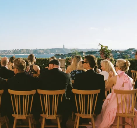 Image of guests seated at wedding venue Palácio Tancos, Portugal