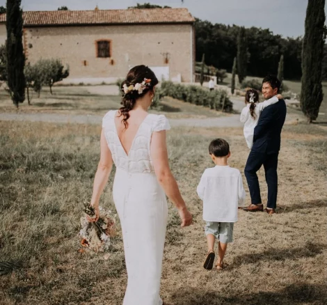Image of couple walking through field towards estate, wedding vemue Terra Rosa