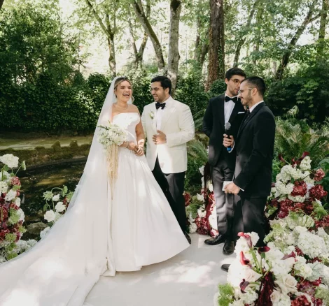 Couple getting married outdoors at Wedding Venue in Northern Portugal Vidago Palace