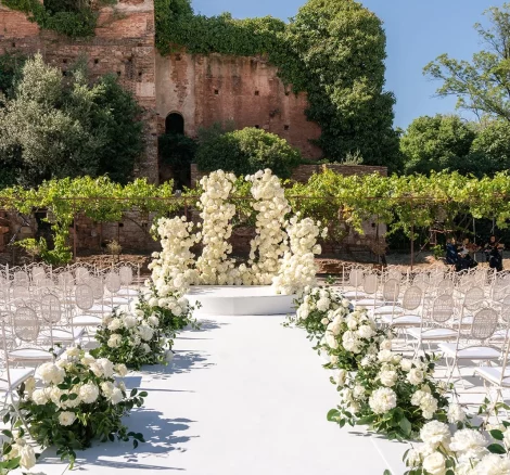 Image of aisle at wedding venue Finca La Concepción, Spain