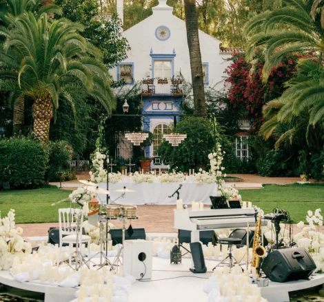 Image of wedding aisle with band set up at wedding venue Finca La Concepción, Spain