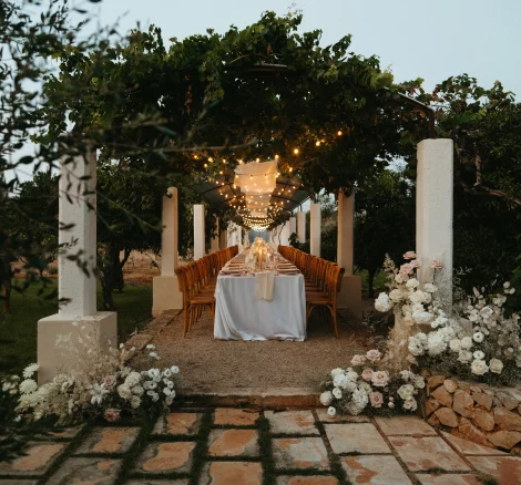 Image of table set up with fairy lights at wedding venue Tenuta Negroamaro in Puglia, Italy