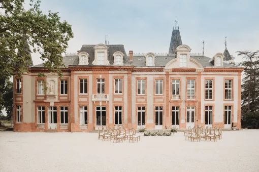 Image of main house at wedding venue Château de Laurentie, France