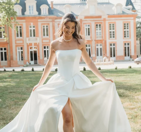 Image of bride running towards camera outside wedding venue Château de Laurentie in Toulouse, France