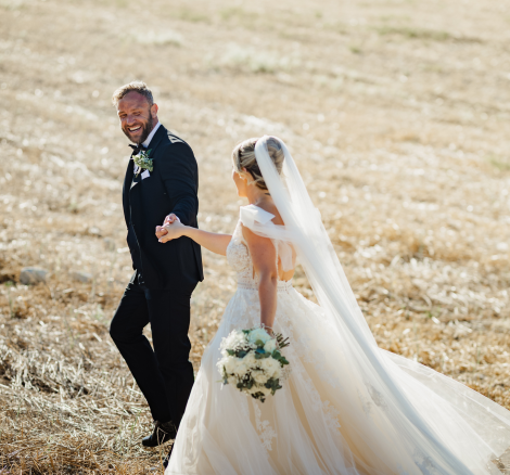Image of married couple at wedding venue Vasilias Nikoklis Inn